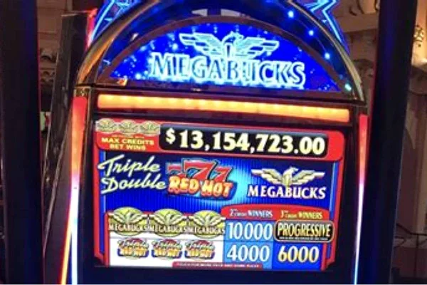 Progressive jackpot slot with a rising prize counter