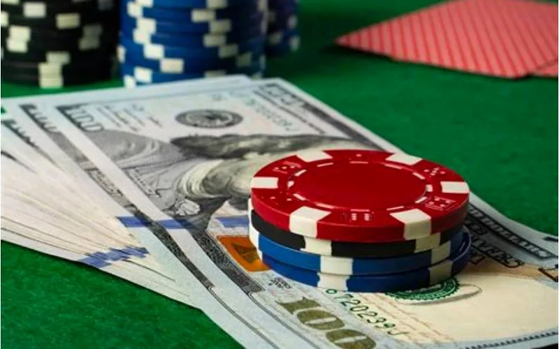 Casino cash out with chips and banknotes after a slot win